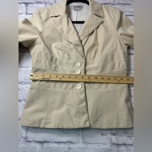 Kay Unger Cream Women's Blazer. Size 8. - Picture 7 of 15